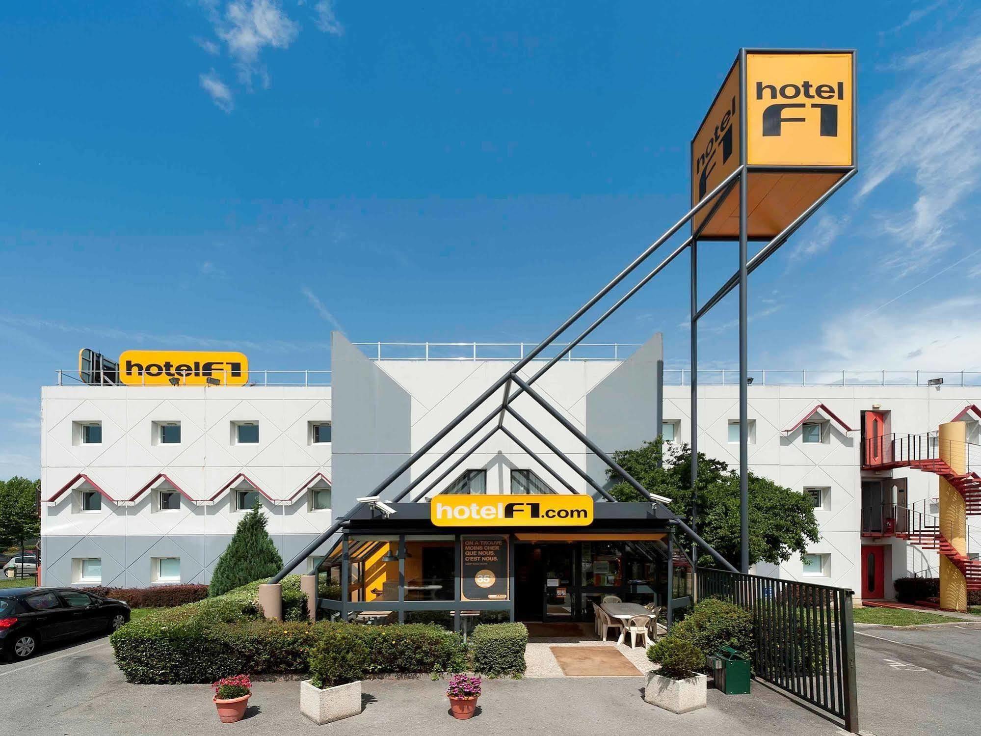 Hotelf1 Saint Etienne La Grand Croix LʼHorme Екстериор снимка
